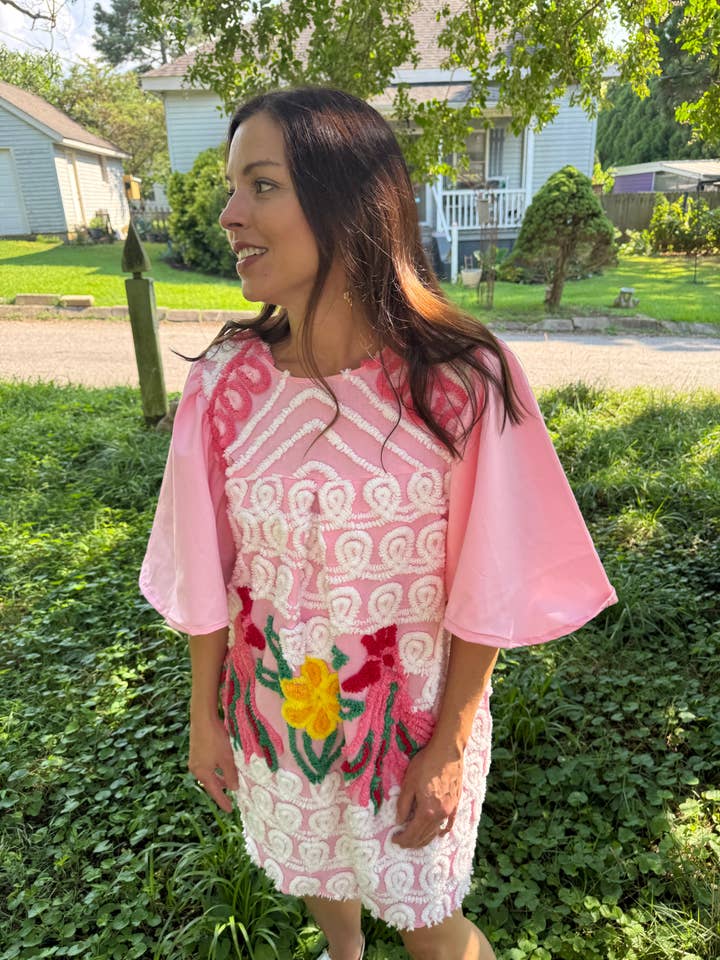 Vestido Mini de Chenilla Rosa Boho con Pavo Real, Vestido de Manga Acampanada para venta al por mayor de Jo Noelle
