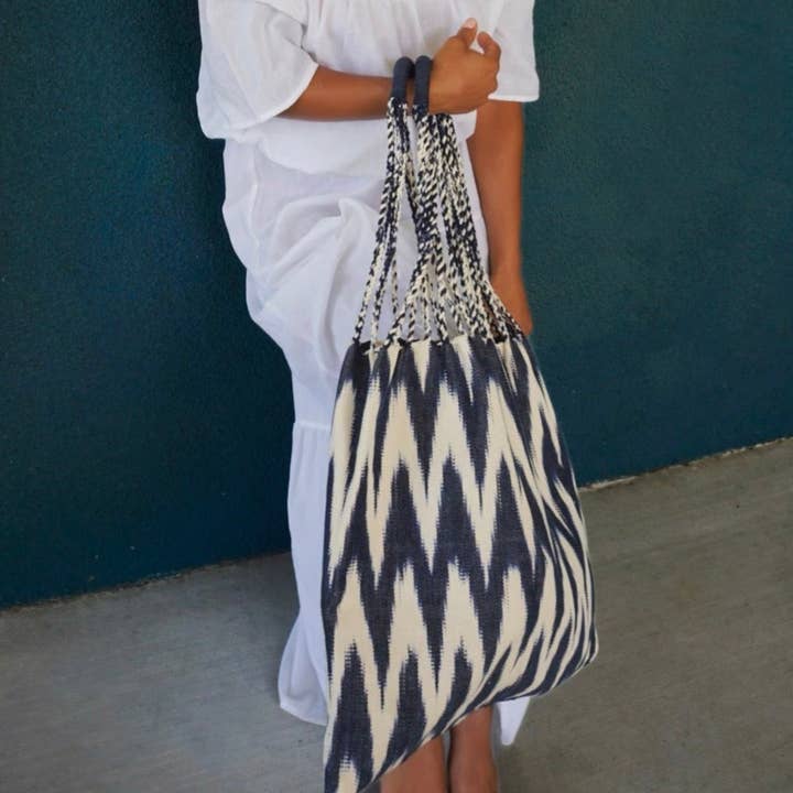 The Market Bag: Organisch gefärbte handgewebte Tragetasche für den Großhandel von Sol Authentica