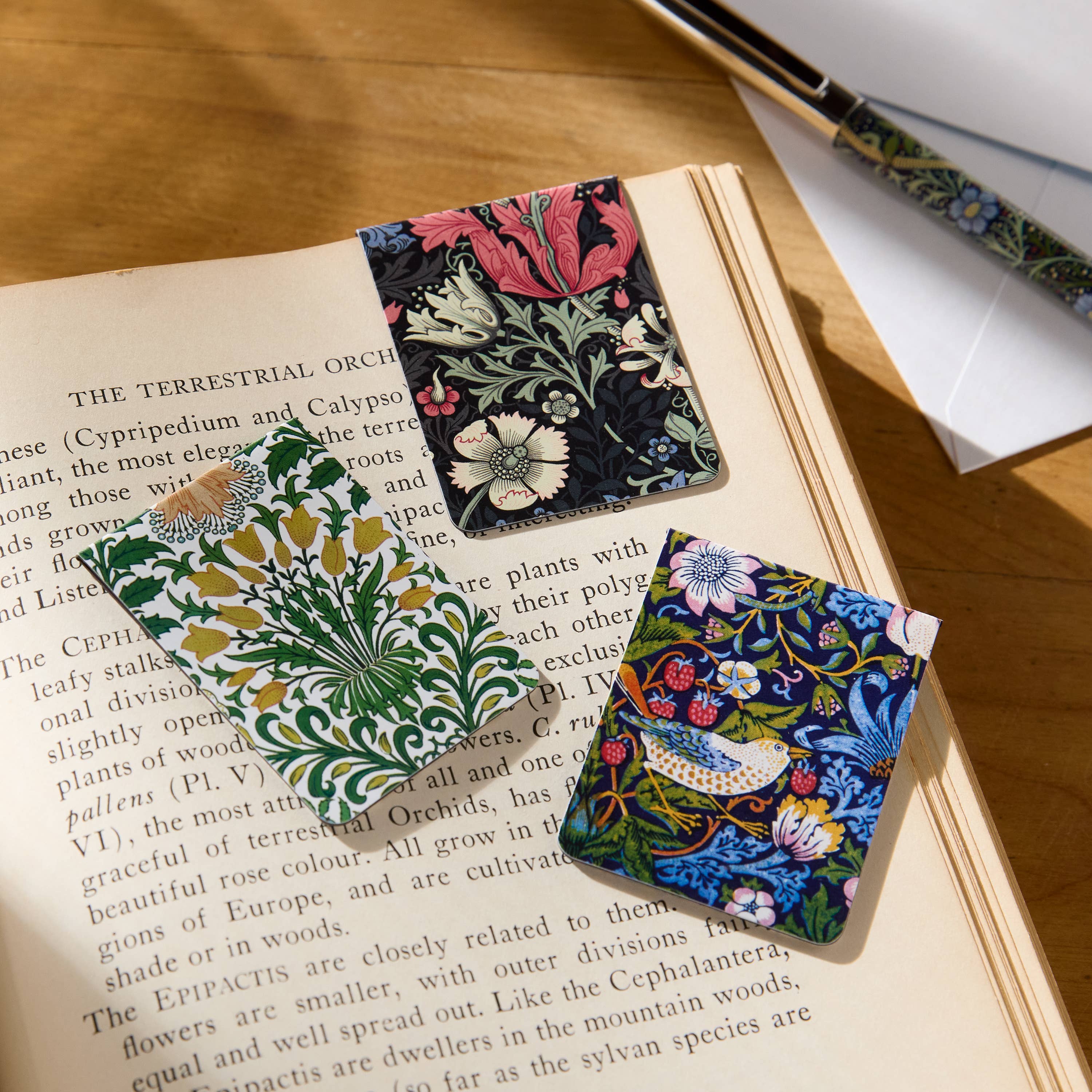Chronicle Books - Wholesale Bookmark - William Morris Magnetic Bookmark Set1