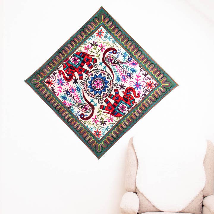 Geborduurde olifanten Pipli väggkonst voor wholesale door Svadia