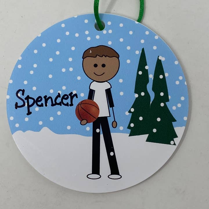Basketball Boy Ornament (brun) for engroshandel hos The Polka Dot Box