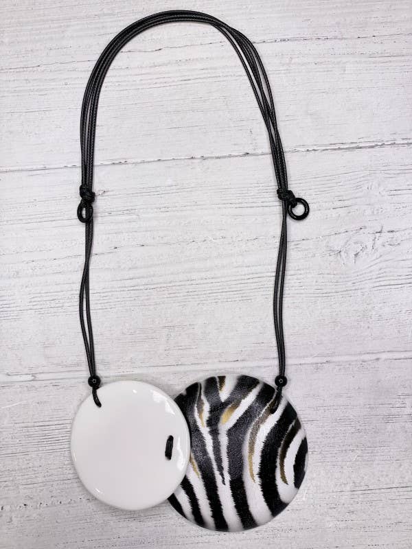 Collier à Couches Multi-Disques Zèbre Réglable Alisha.D pour la vente par LIOR / ALISHA D