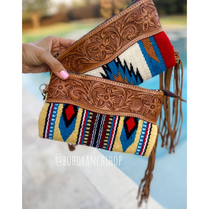 Boho Ranch Shop - Vente Bracelets - Porte-monnaie à pompons en cuir usiné Western Aztec6