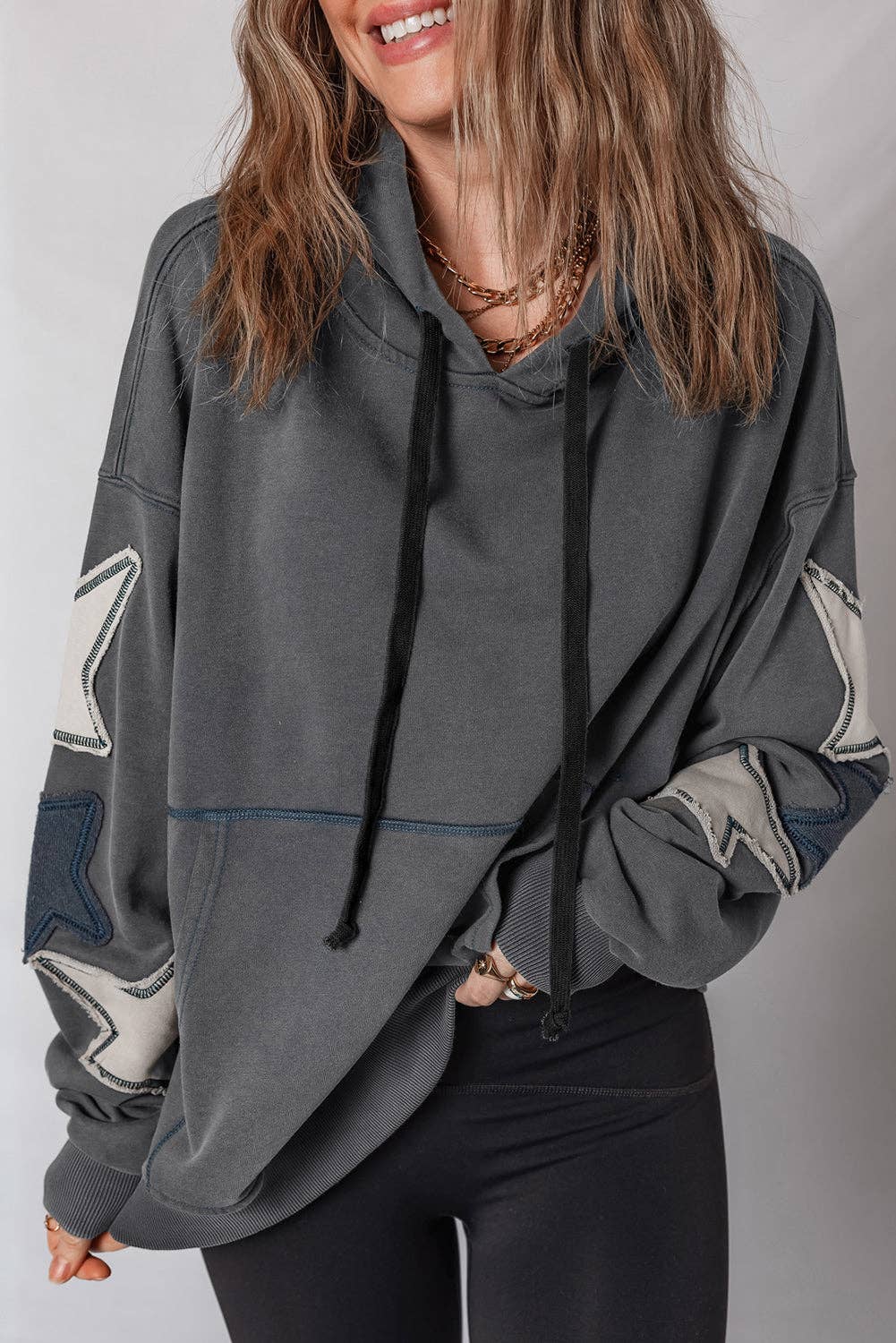 Carbon Grå Carbon Grey Star Patchwork Kontrast Syning Mineralvask Kængurulomme Vintage Hættetrøje for engroshandel på Faire2