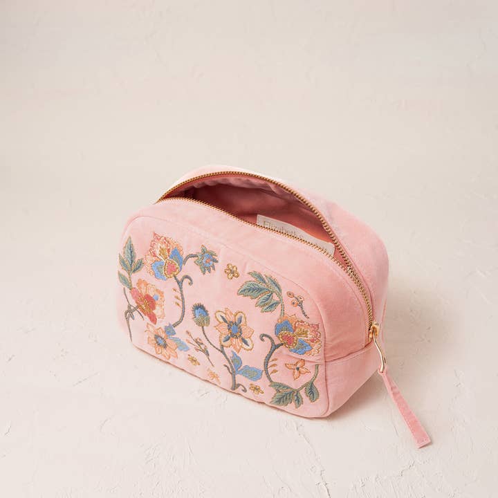 Elizabeth Scarlett Ltd – wholesale Make-up/cosmetic bag – Botanical Garden Blush Pink Velvet Makeup Bag1