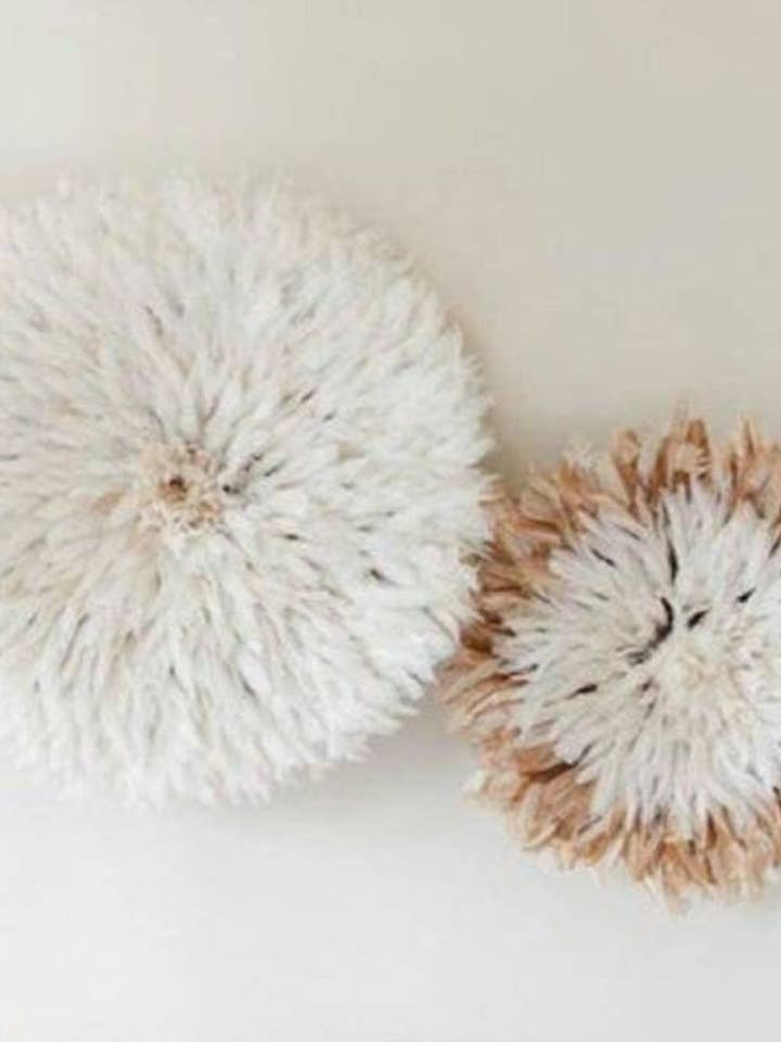 Sæt med 02 hvide og beige juju hatte for engroshandel hos HOME DECOR FR