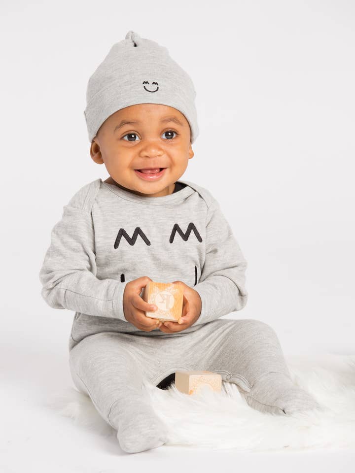 Comodo set con berretto, tutina e tutina annodati per la vendita all'ingrosso da parte di Miles and Milan