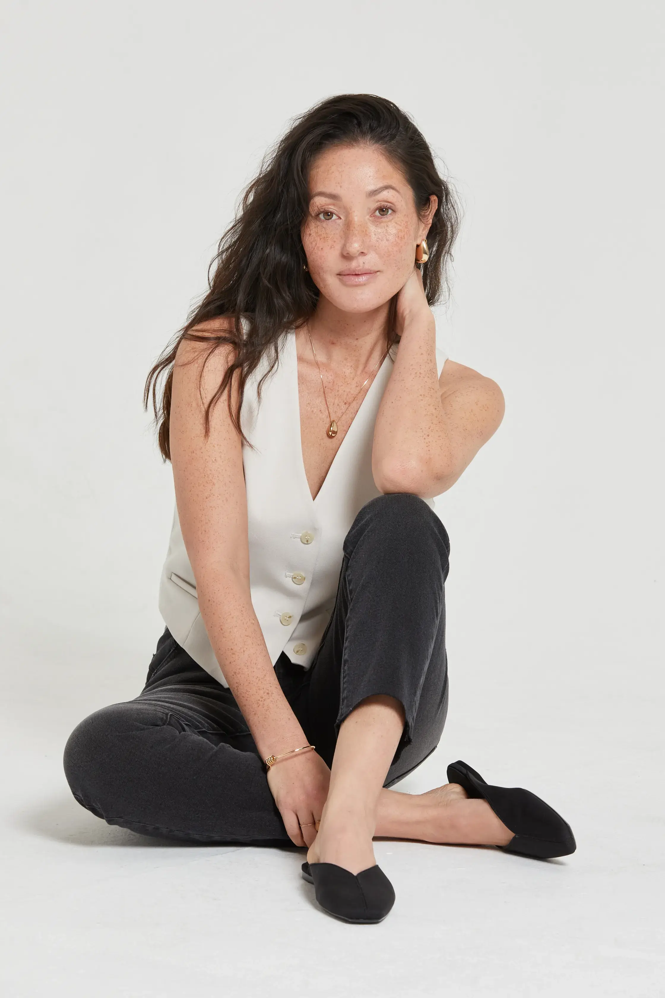 Crosby Mid Rise Relaxed Taper Jean, Washed Black  for wholesale on Faire8