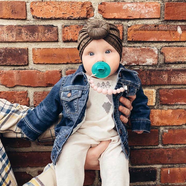 Ali+Oli - Vente Pince à tétine – bébé - Attache tétine en silicone Ali+Oli (rose)6