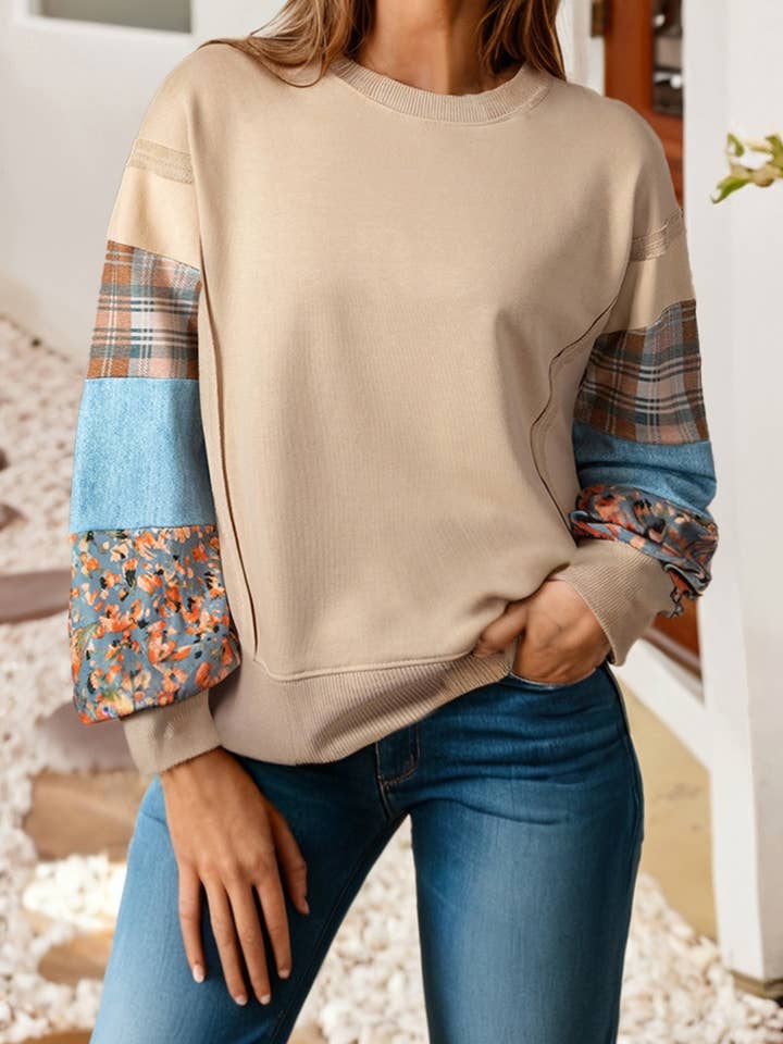 Sweat-shirt à manches patchwork en plaid de bois de santal LDC avec coutures brutes pour la vente par Little Daisy Closet