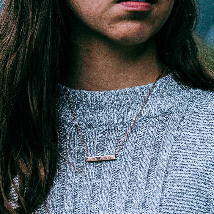 Collier barre "Just bee yourself" - Acier inoxydable pour la vente par Arthousefern