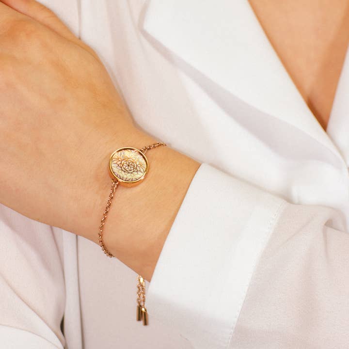 Casida - Wholesale Aromatherapy bracelet - Rose Gold Mother-of-Pearl Bracelet With Diffuser Pendant4
