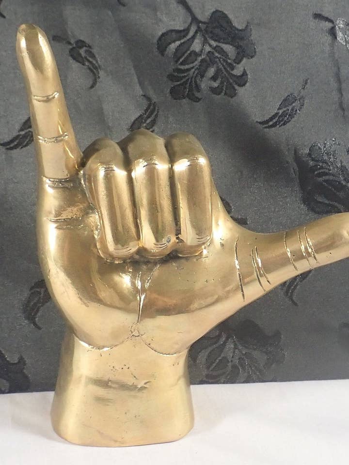 Hang Loose decoratieve messing hand voor wholesale door Ubud Glass