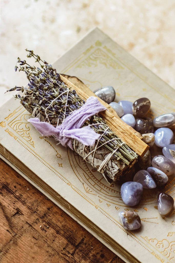 Mindful Living Co. – wholesale Salviabunt – Vit Salvia & Palo Santo & Lavendel - Rengöringskit1