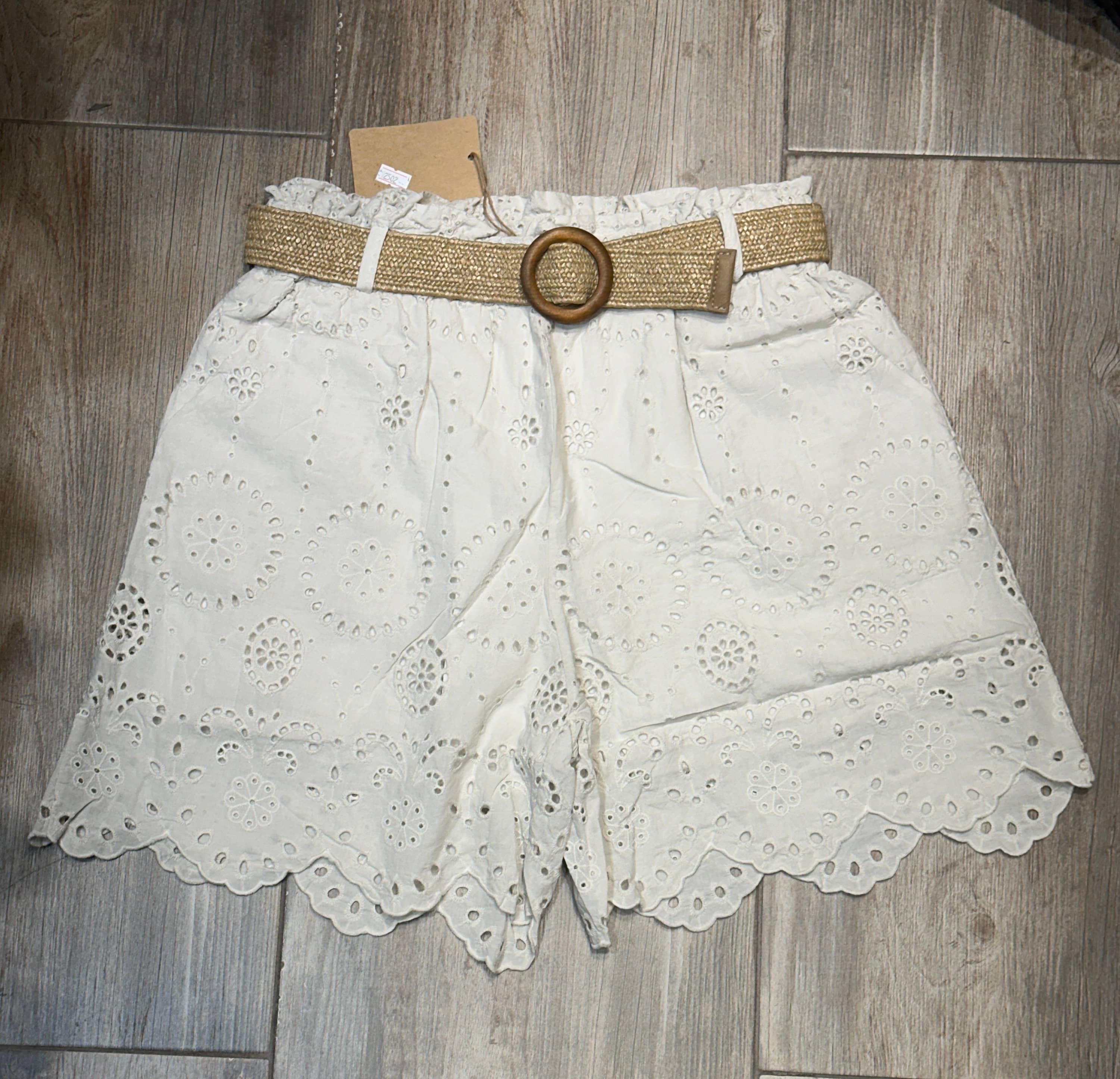 LÉA & LUC - Wholesale Shorts - Women's - Broderie anglaise shorts in 100% cotton REF. 250235