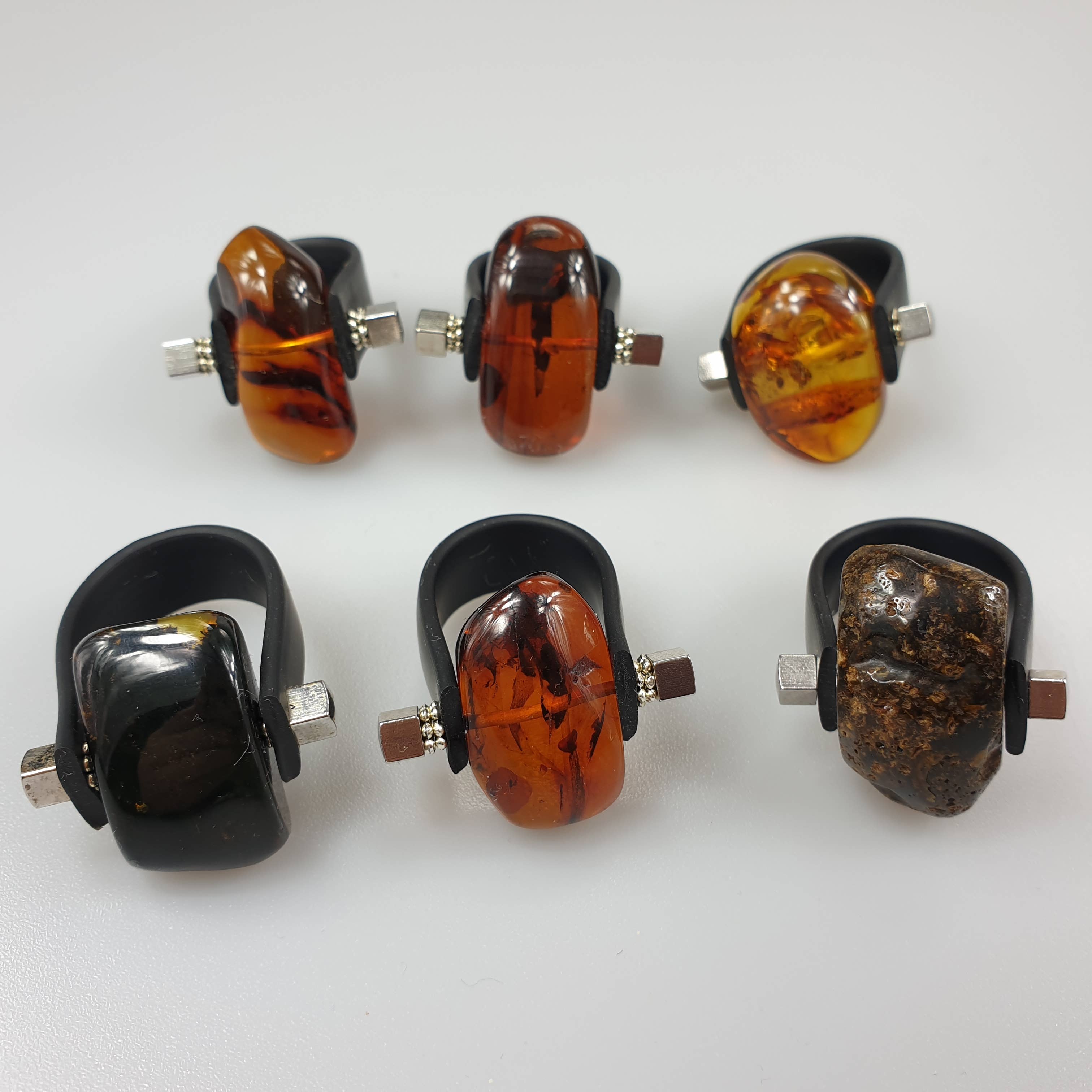 AmberLithuania - Vendita all'ingrosso Anelli cocktail/statement - Anello in ambra regolabile unisex con cristallo8