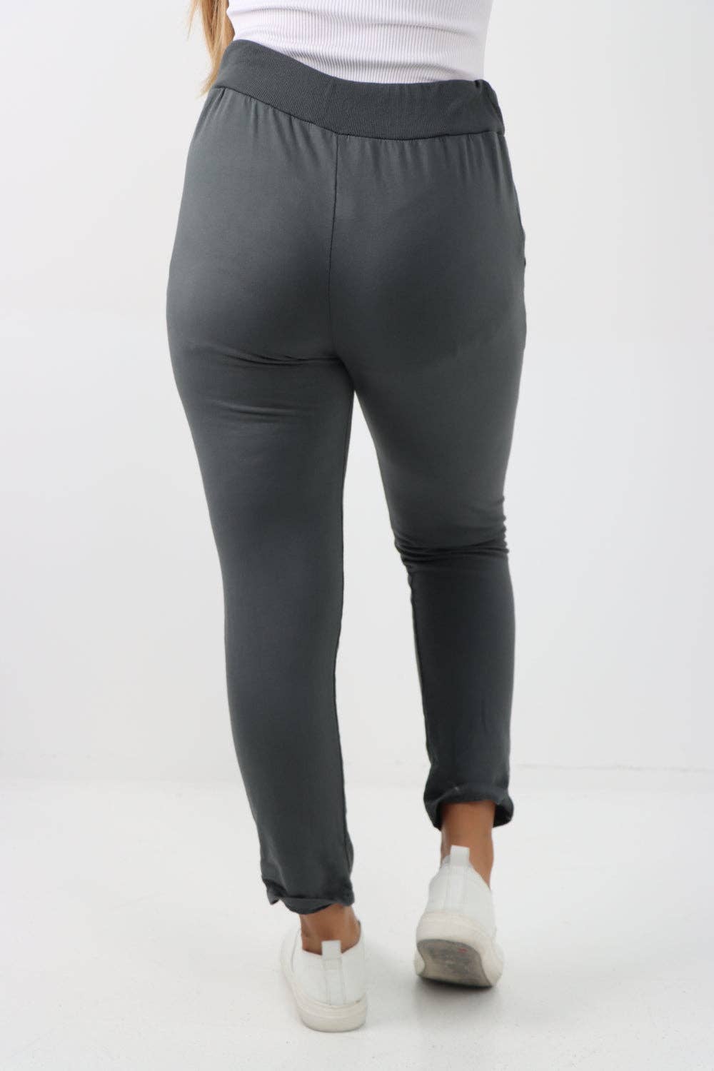 Miss Bold – Großhandel Lounge-Trainingshose/-Jogginghose – Damen – Italienische schlichte Basic-Jogginghose mit Kordelzug12