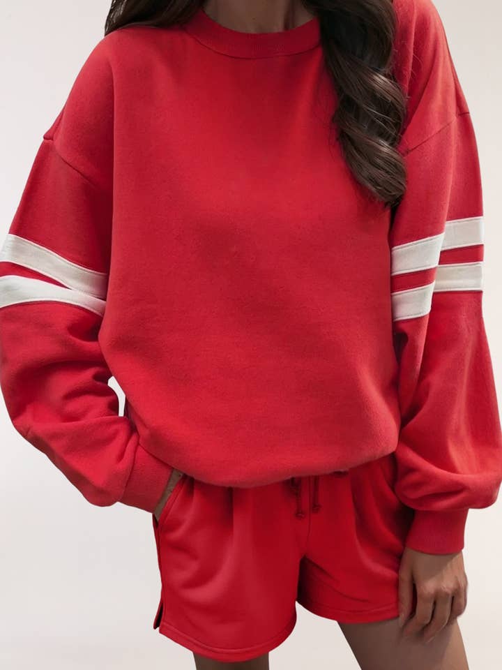 Ensemble sweat-shirt à manches rayées et short avec épaules tombantes pour la vente par LA Society