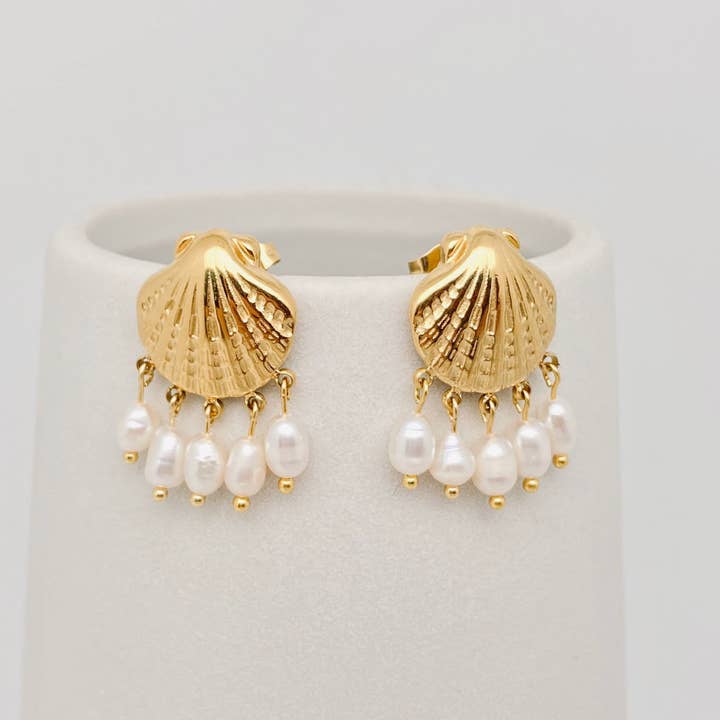 Mio Queena - Wholesale Dangle Earrings - 18K Gold Plated Stainless Steel Shell Pearl Earrings - FGS