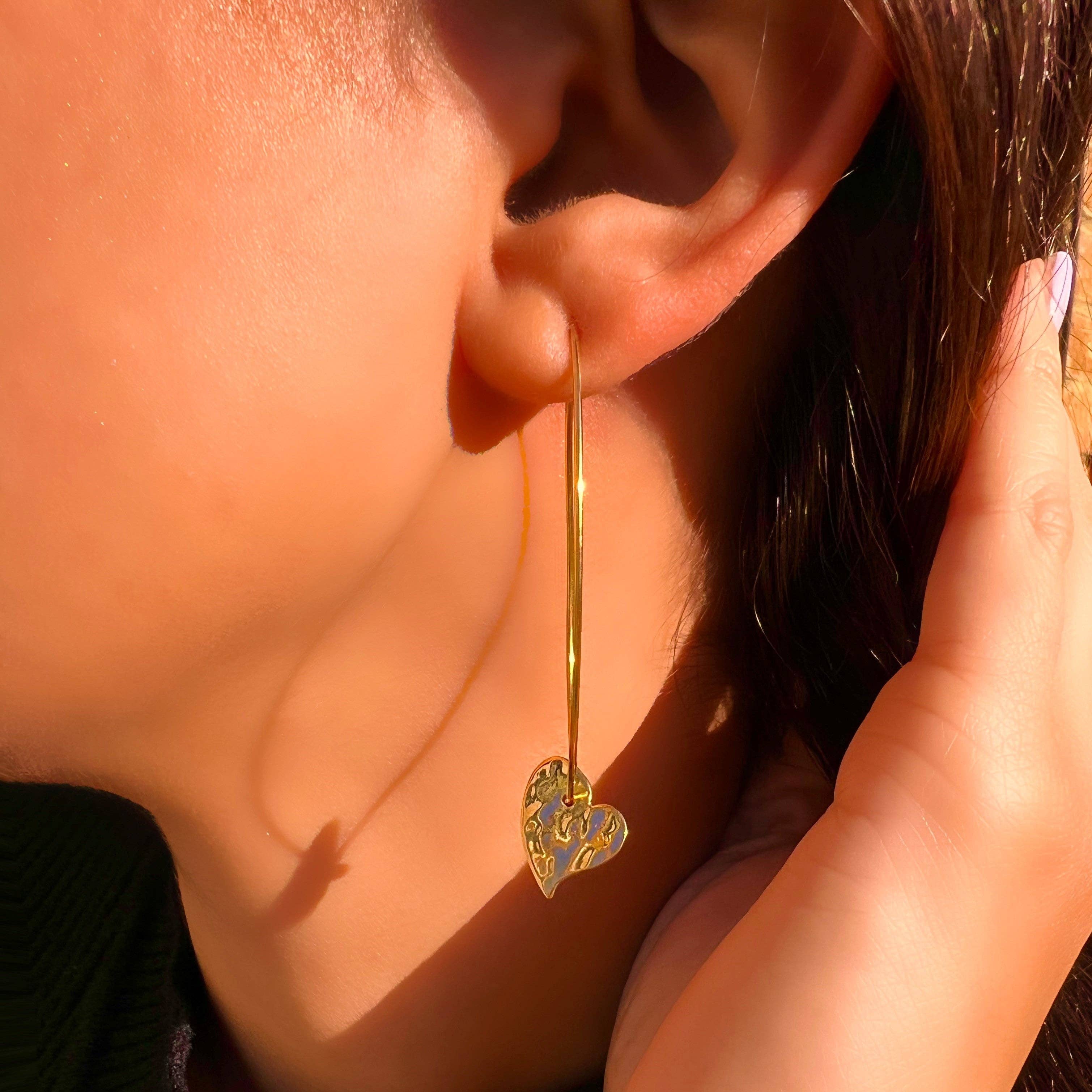 Otis Jaxon London – wholesale Dangle earrings – Ellipse Hammered Heart Gold Drop Earrings1