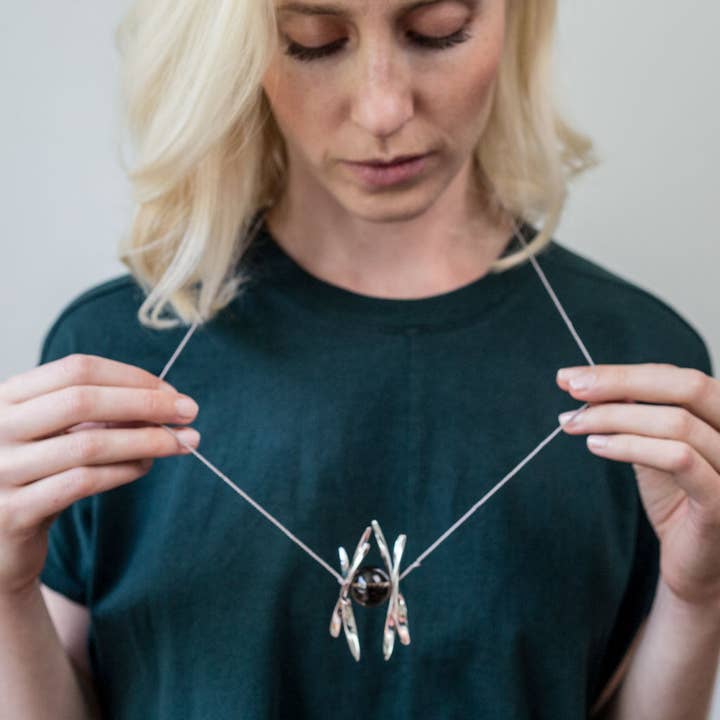 PENDENTIF CONJURÉ pour la vente par JewellerAJGreen