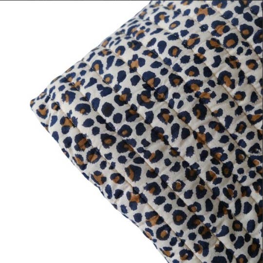 Love Explorers - Wholesale Throw Blanket - Beige leopard/flower cover