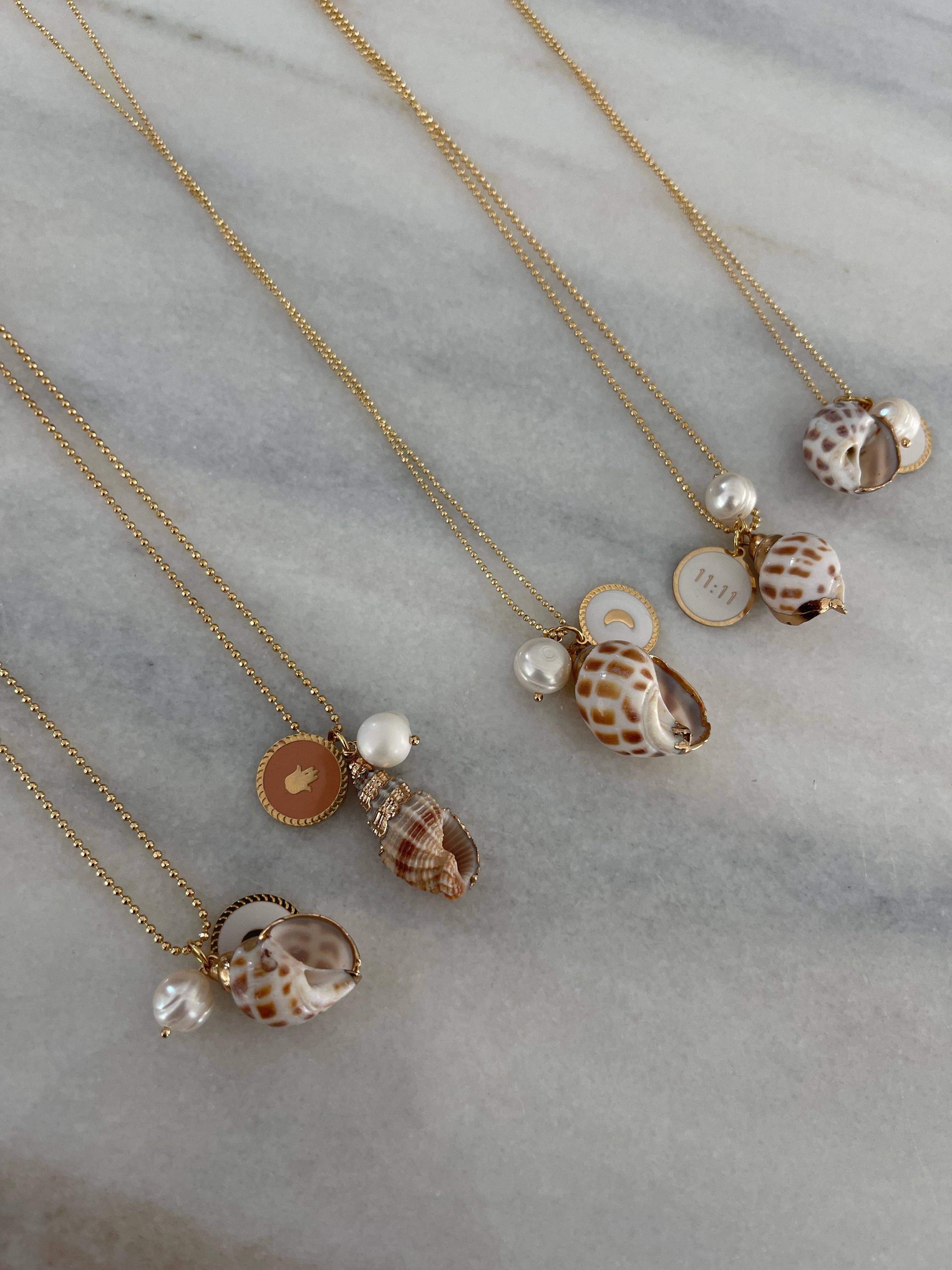 Carolina Benoit - Wholesale Pendant/Charm Necklace - Seashells By The Seashore Necklace6