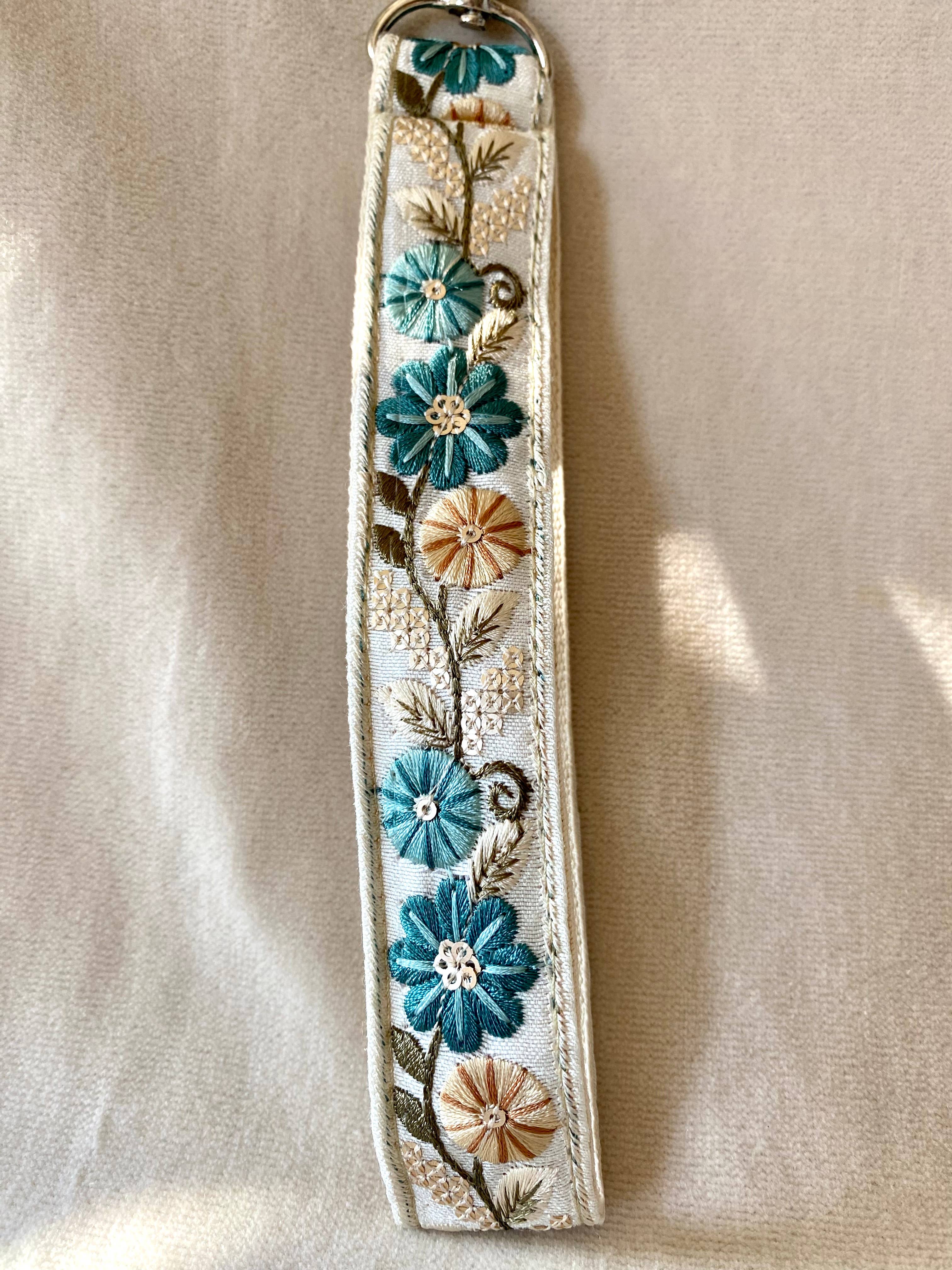 Temple of Treasure – Großhandel Handyhüllen-Band – Handgefertigte Telefonkordel/Taschenanhänger/Langer Schlüsselanhänger – Blau3