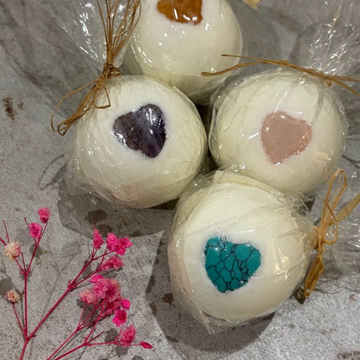 Badekugel mit Schaum 95g Halbedelstein Herz Glücksbringer für den Großhandel von seifenwaren.de