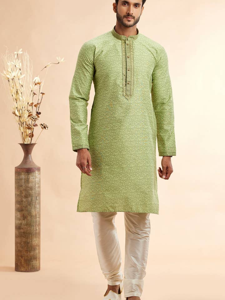 Pista-grünes Jacquard-Seiden-Plain-Straight-Kurta-Pyjama für Herren für Feste und Hochzeiten - Stickereiarbeit für den Großhandel von HATKE BRIDE