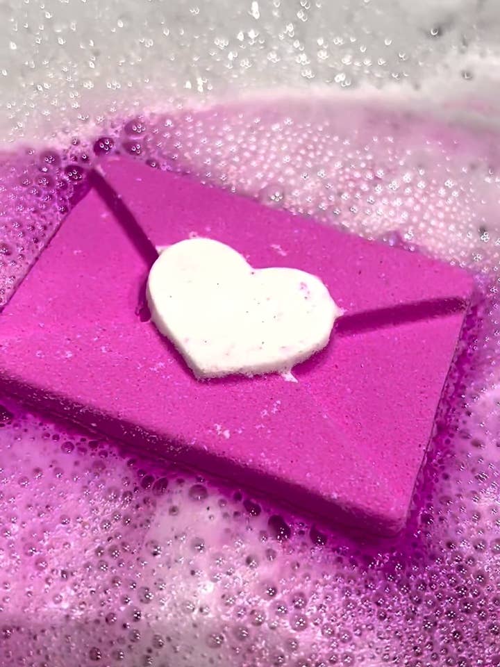 Love letter bath bombs Strawberry Cream for wholesale by Glamfizz