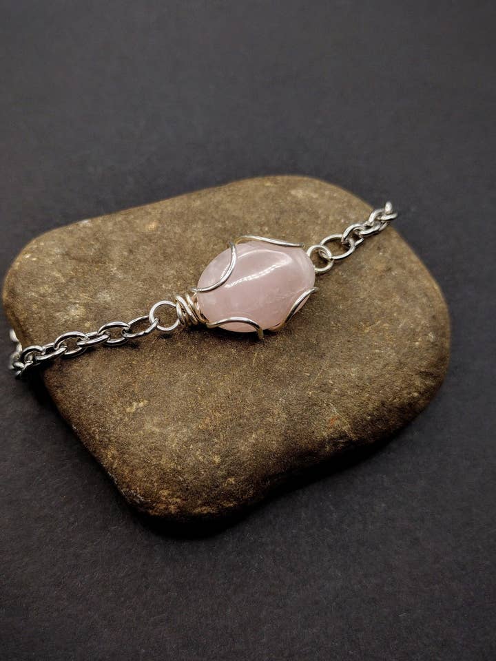 Braccialetto in quarzo rosa, negozi metafisici, regalo di fidanzamento gotico, alte vibrazioni, regali di Natale per pagani, gioielli eterei da donna per la vendita all'ingrosso da parte di Mossy Mushroom