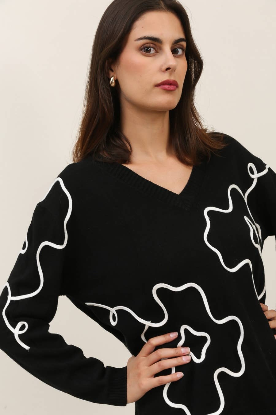 DIX-ONZE - Wholesale Knit Sweater - Women's - Floral Outline Pattern Sweater Col V – Graphic Minimalism1