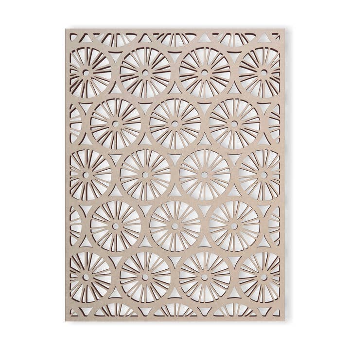 Houten wagonwiel met traliewerk - Mandala Wall Art voor wholesale door Jess and Jessica