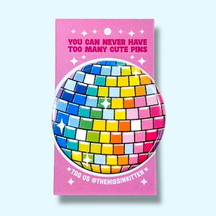 Boule à facettes arc-en-ciel (bouton ou aimant !) pour la vente par The Hissin' Kitten