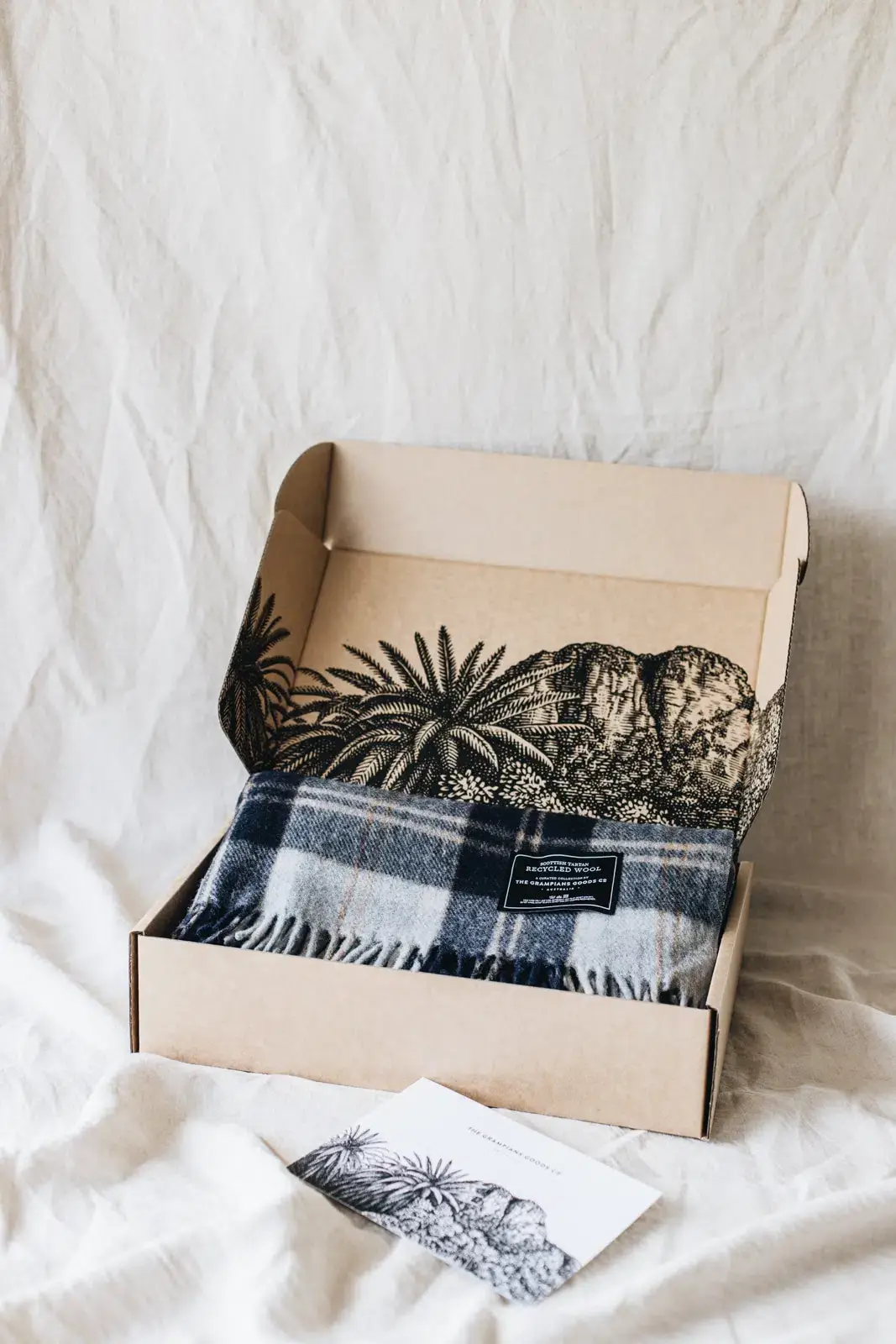 The Grampians Goods Co. - Vendita all'ingrosso Plaid - Coperta Heritage Tartan in lana riciclata42