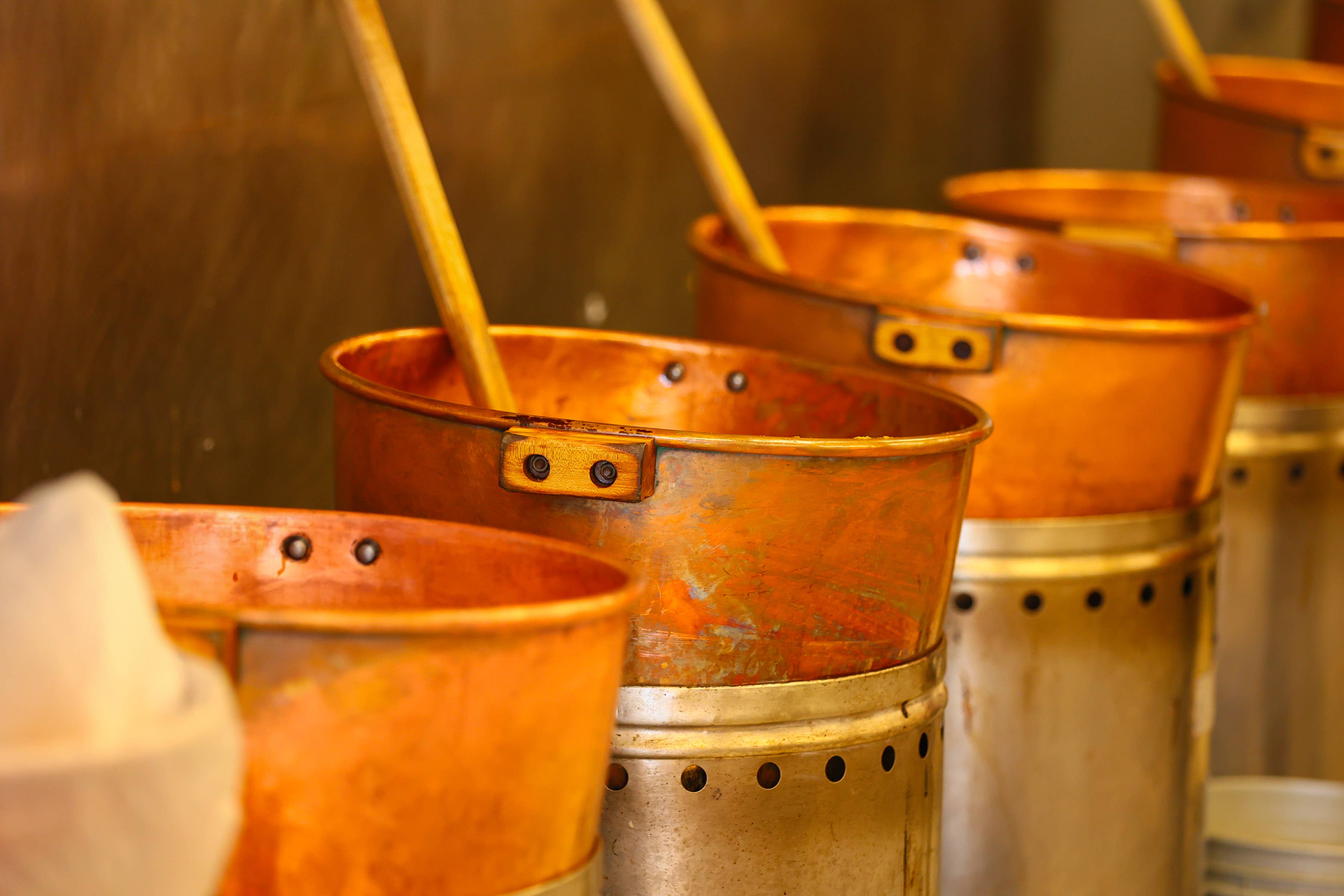 Johnson's Popcorn – Engroshandel Popcorn – Sæsonens Hilsner Popcorn - Stor Spand (28 oz)2