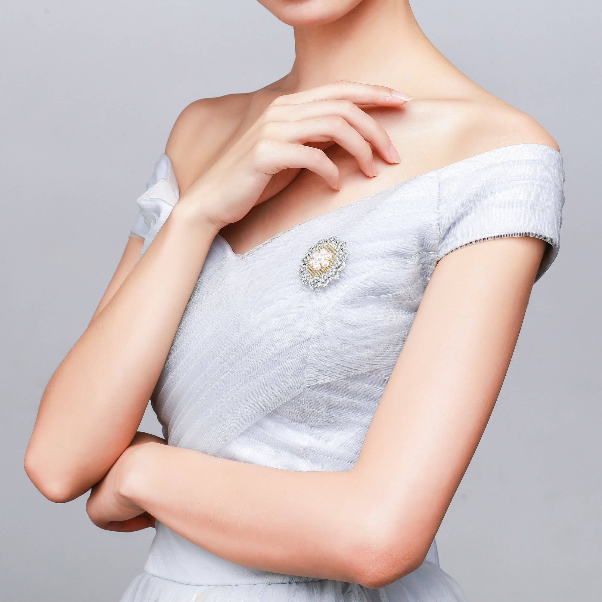 Timeless Pearl - Wholesale Brooch - Magical Mirror Pearl Brooch1