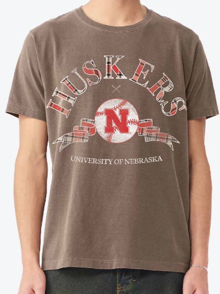 T-shirt marron Héritage Baseball Nebraska Huskers pour la vente par LivyLu