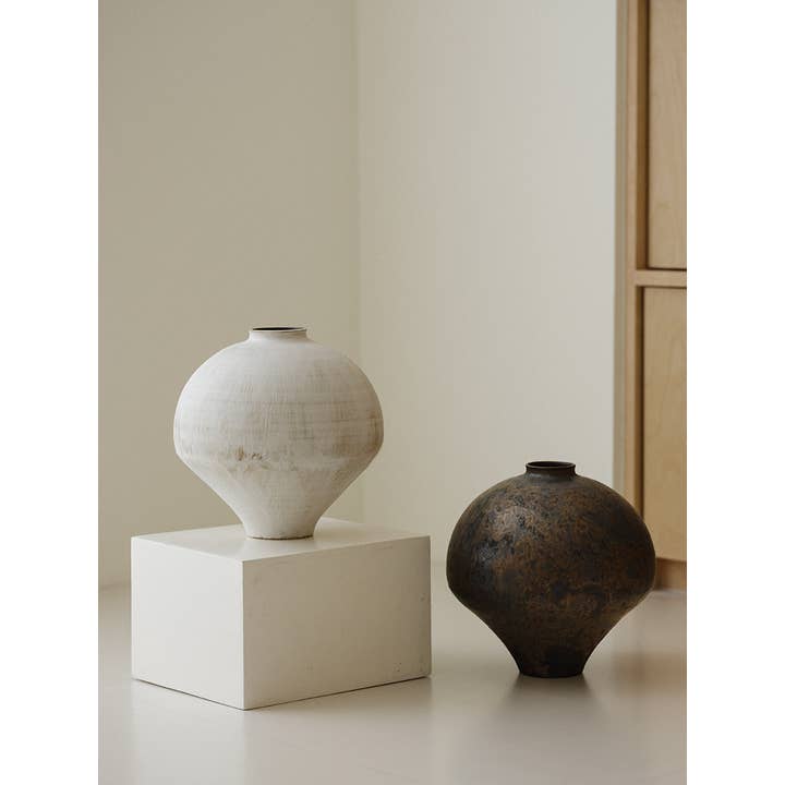 Gohobi Japanese-style wabi sabi handmade large vase 002 for wholesale by Gohobi (We cover U.S. import duties)