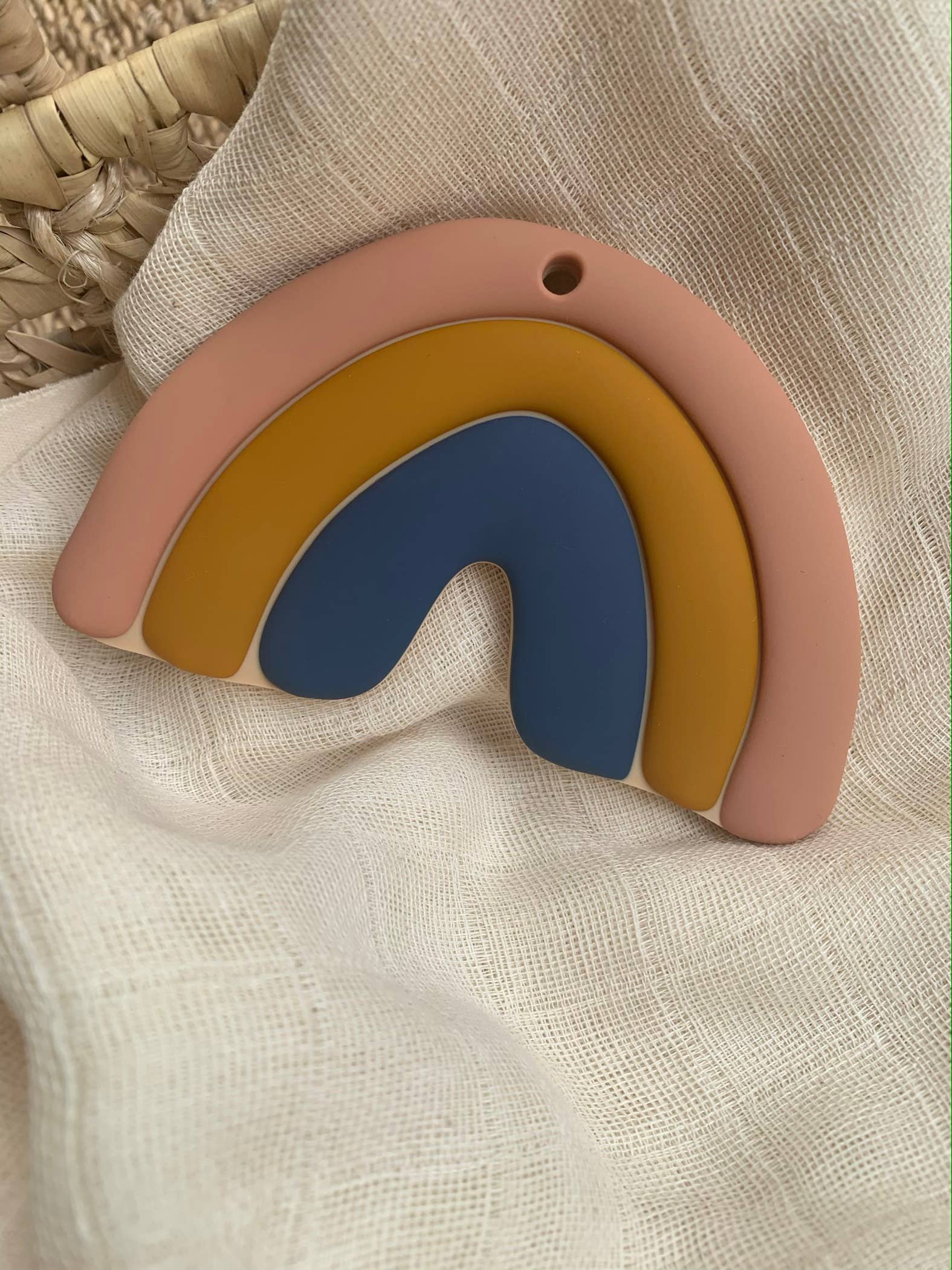 leo et lea france – Großhandel Beißspielzeug (ohne Clip) – Baby – Regenbogen-Beißring aus Silikon, Montessori, leo et lea0