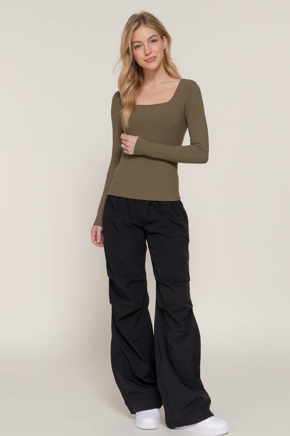 Active Basic | Active USA – Top de malha - Mulher por atacado – Top de malha com nervuras e gola quadrada de manga comprida e gola quadrada23