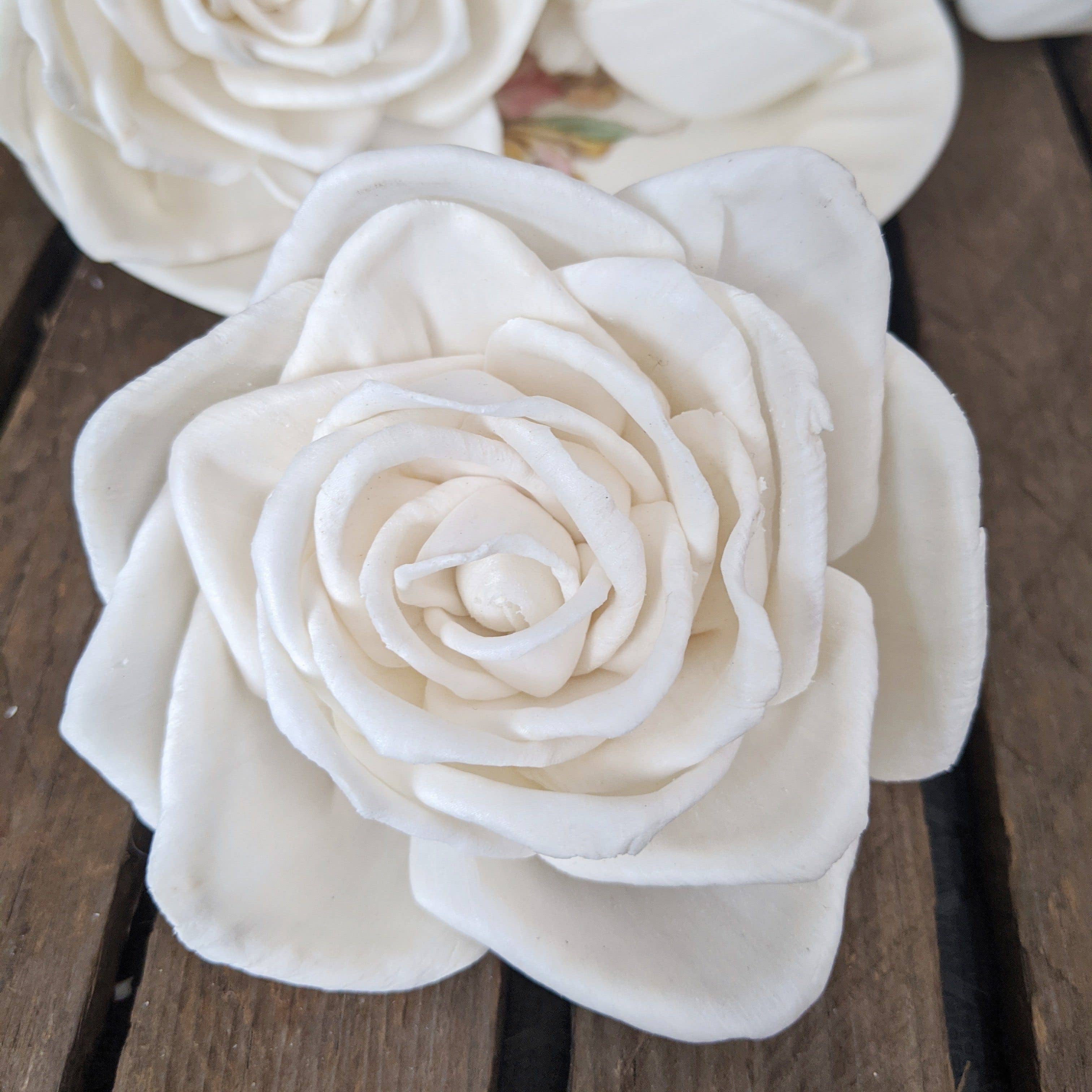 Oh You're Lovely - Vente Fleurs artificielles - Thelma™ (fleur en bois de sola) - lot de 6 à 3 pouces1