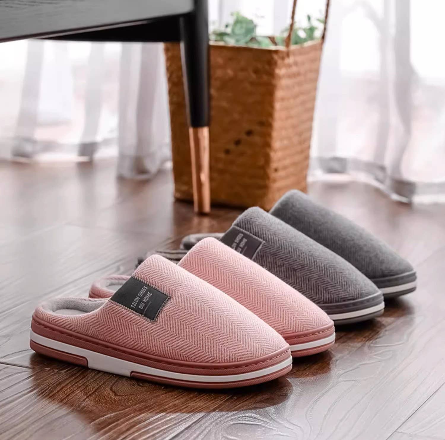 FLUFFERY - Vendita all'ingrosso Pantofole - Donna - Pantofole da Donna per Interni/Esterni con Suola in EVA (12 Paia)2