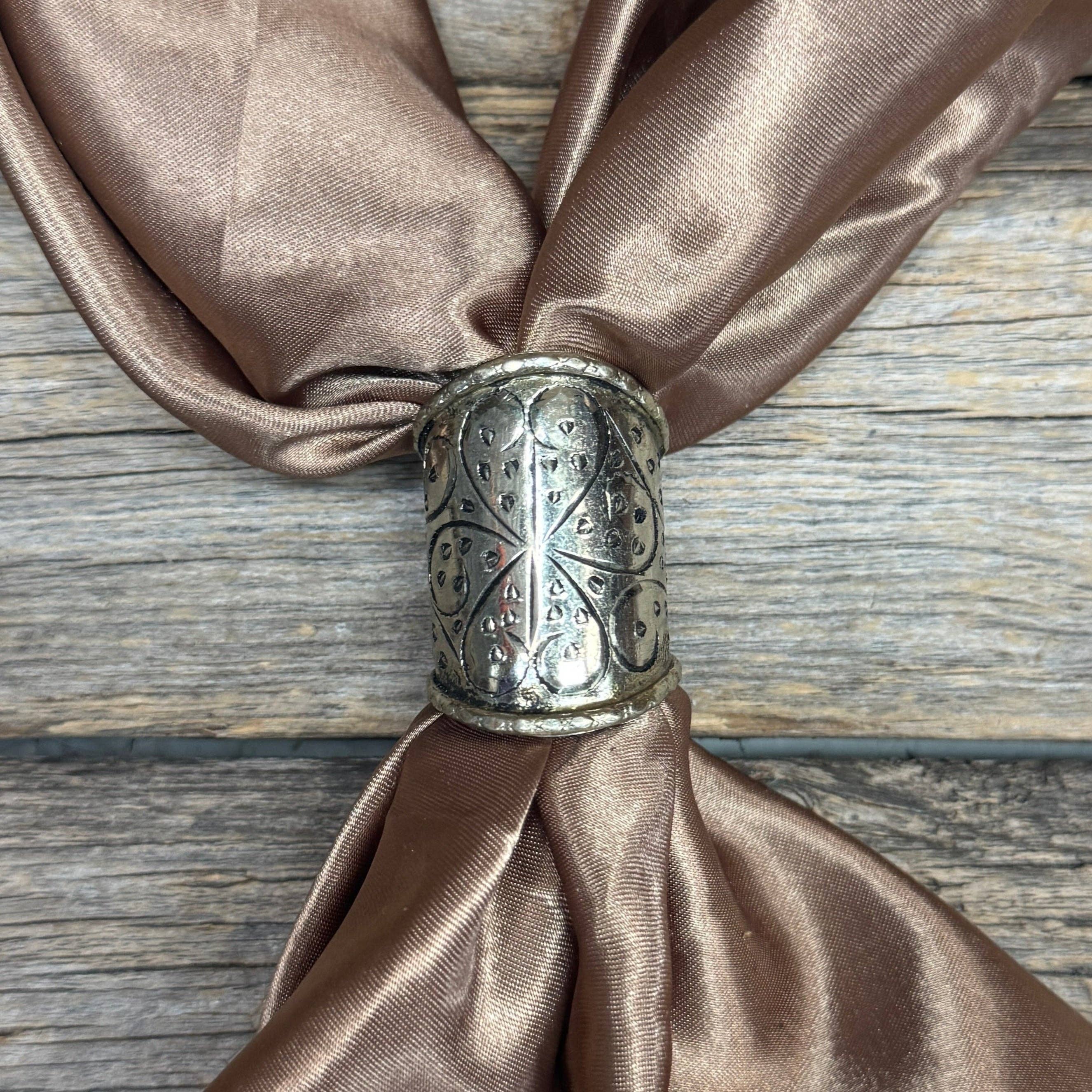 Rodeo Drive - Vendita all'ingrosso Fibbia per cintura - Donna - Scivoli per foulard selvaggi incisi in argento con turchese - Assortiti1