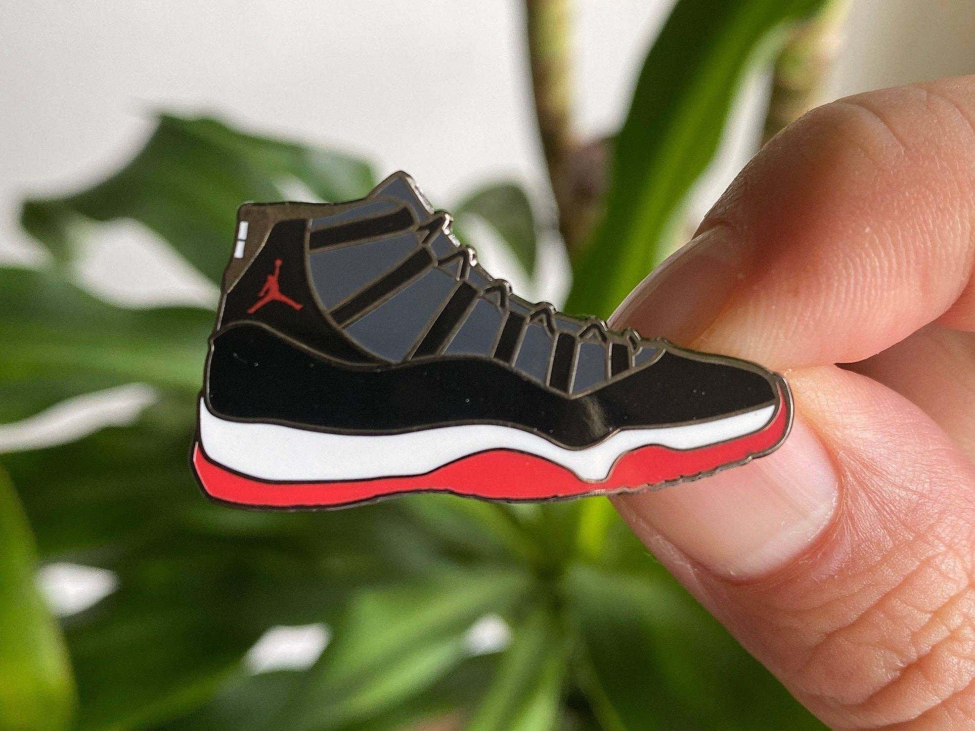 Hype Pins - Wholesale Lapel Pin/Button - Air Jordan 11 | Bred