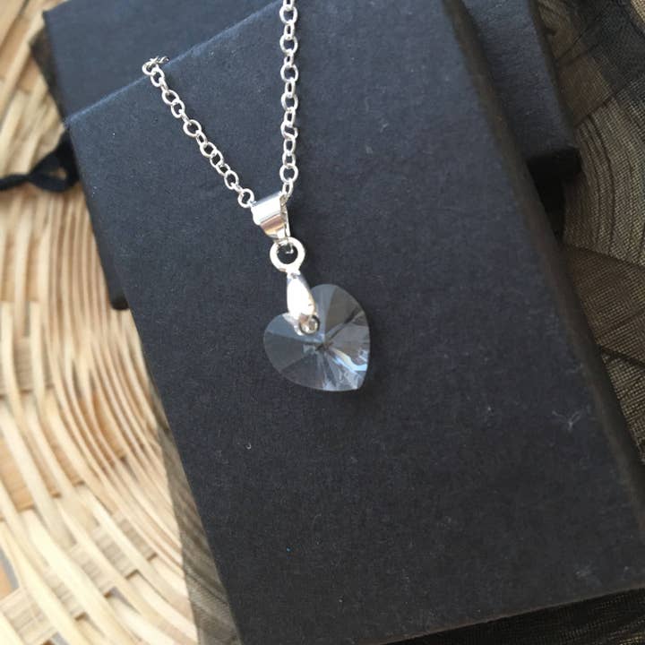 Roshni Desai & Things - Wholesale Halskettinghanger - Zilveren en heldere Swarovski hartketting 10,3x10mm2