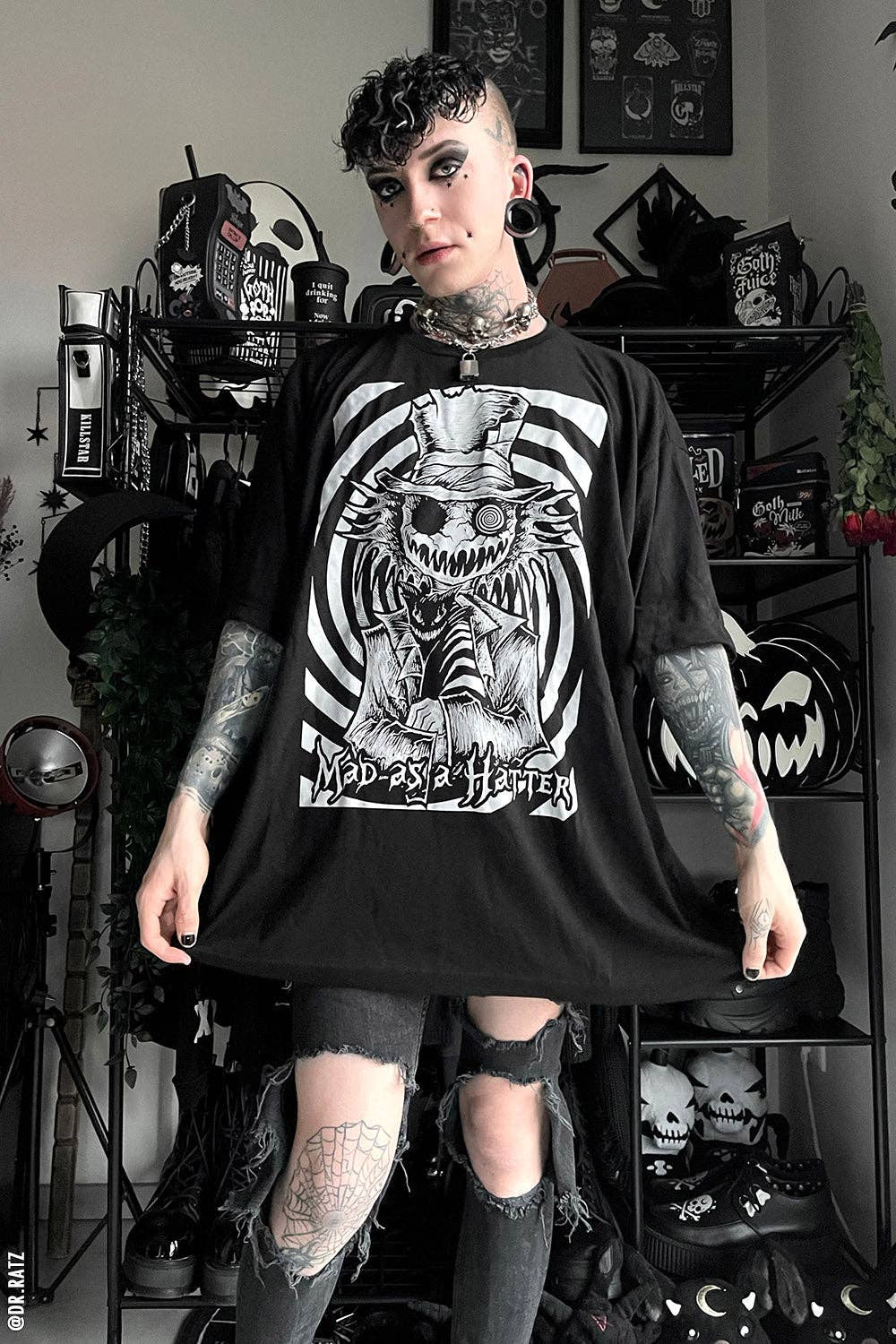 vampirefreaks – Engroshandel T-shirt med print - Unisex – Skør som en hattemager T-shirt [Flere stilarter tilgængelige]10