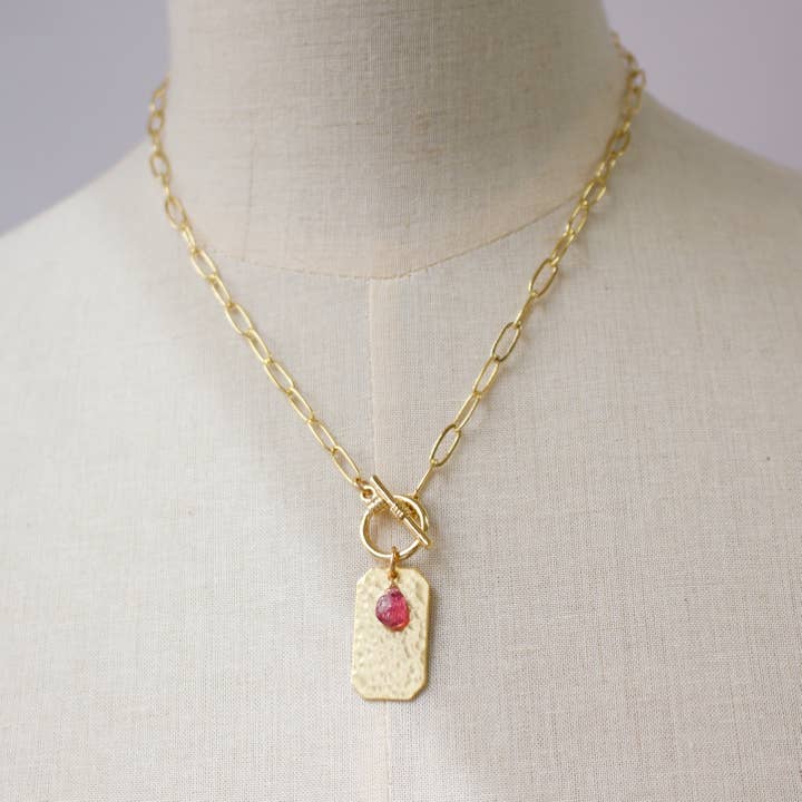 a.v. max - Wholesale Pendant/Charm Necklace - Hammered Dog Tag|Semi Stone & Toggle Closure|Gold|17"9