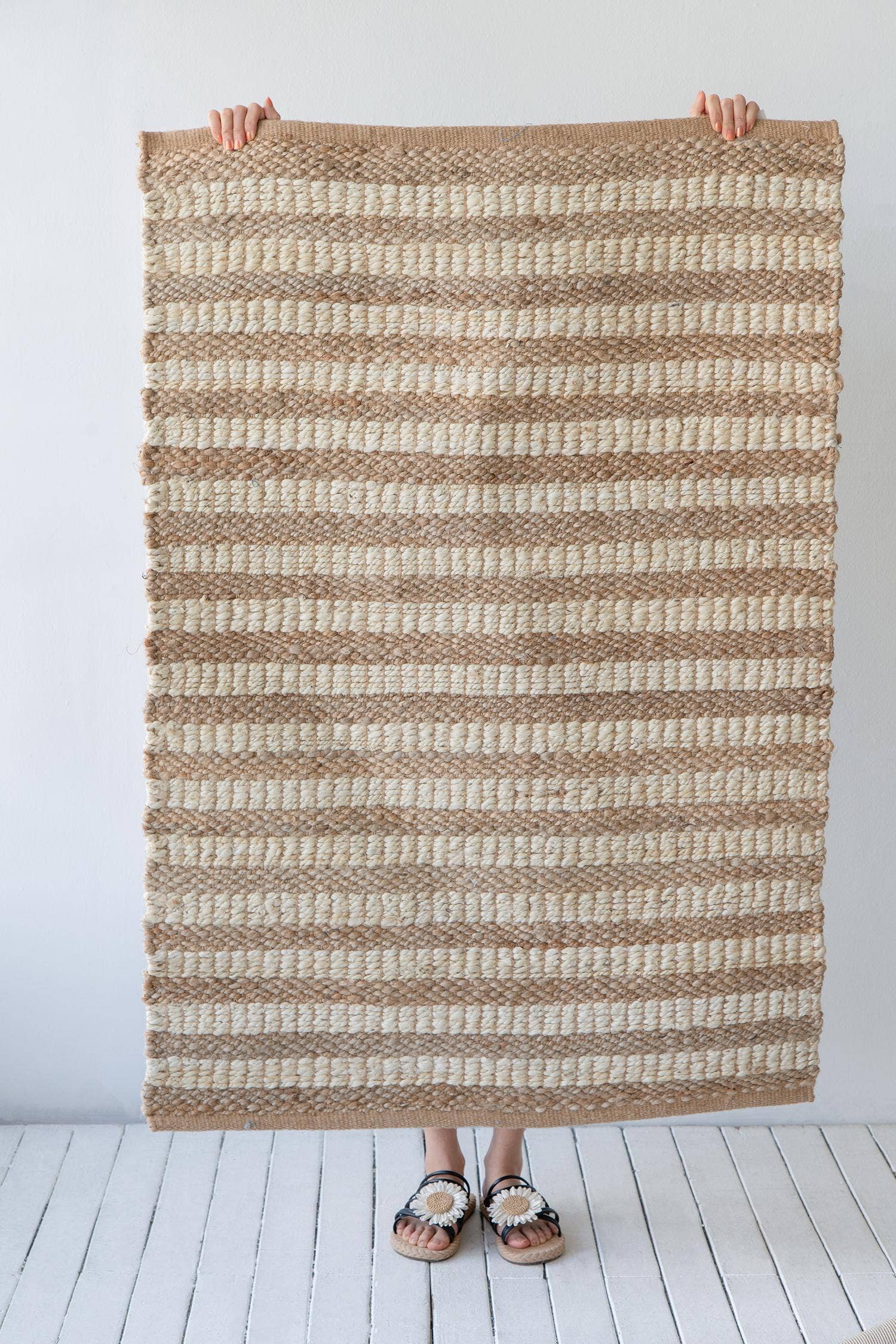 A&B Home Group Inc. – Großhandel Teppichvorleger – Jute-Teppich 2,5'x4' mit Shuttle-Webart Durrie und Fransen2